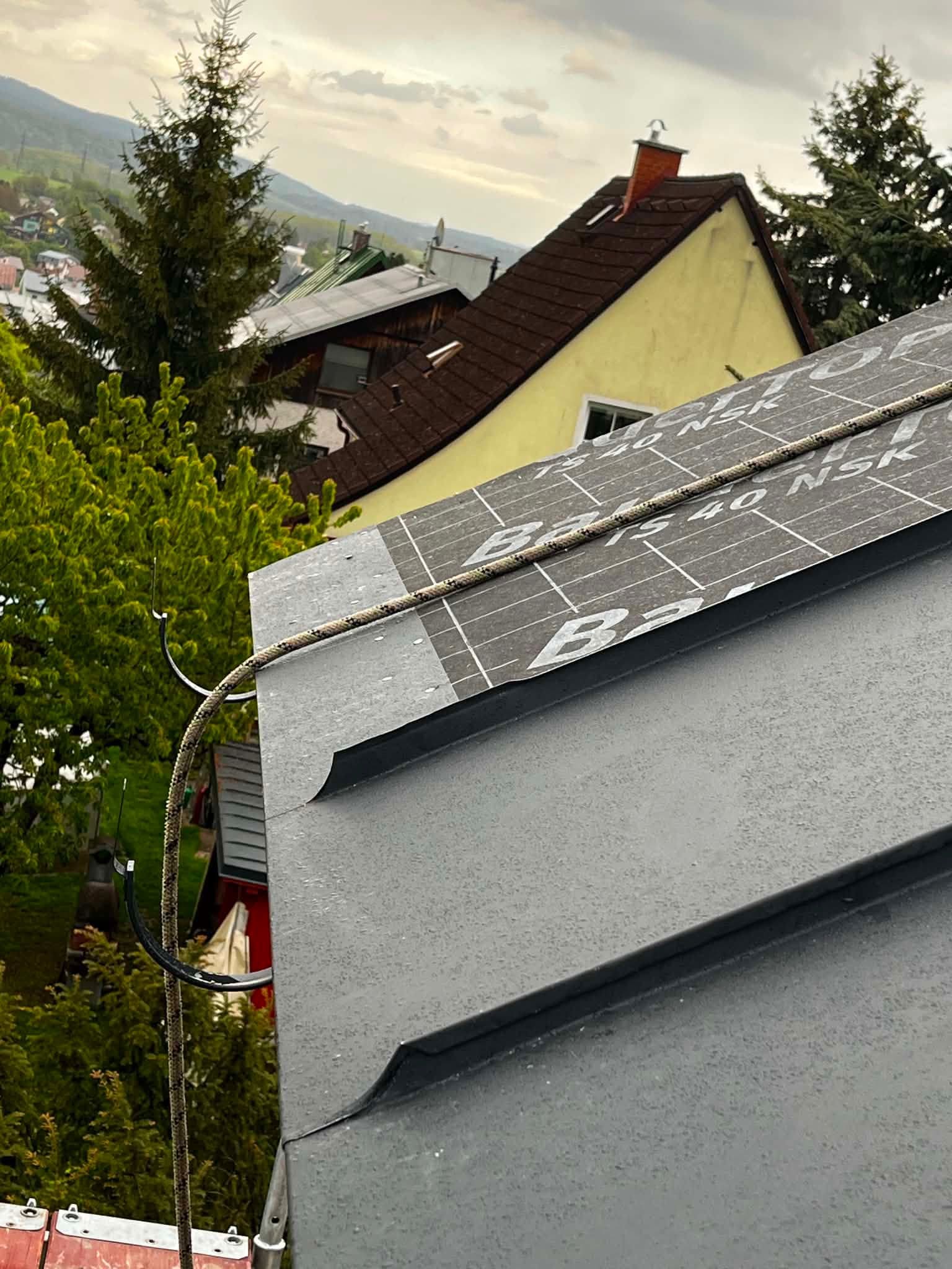 Tesařské práce na střeše – nový dřevěný záklop