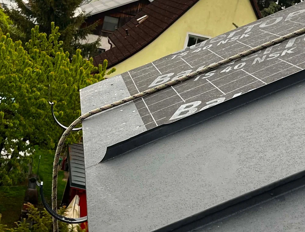Klempířský detail střechy